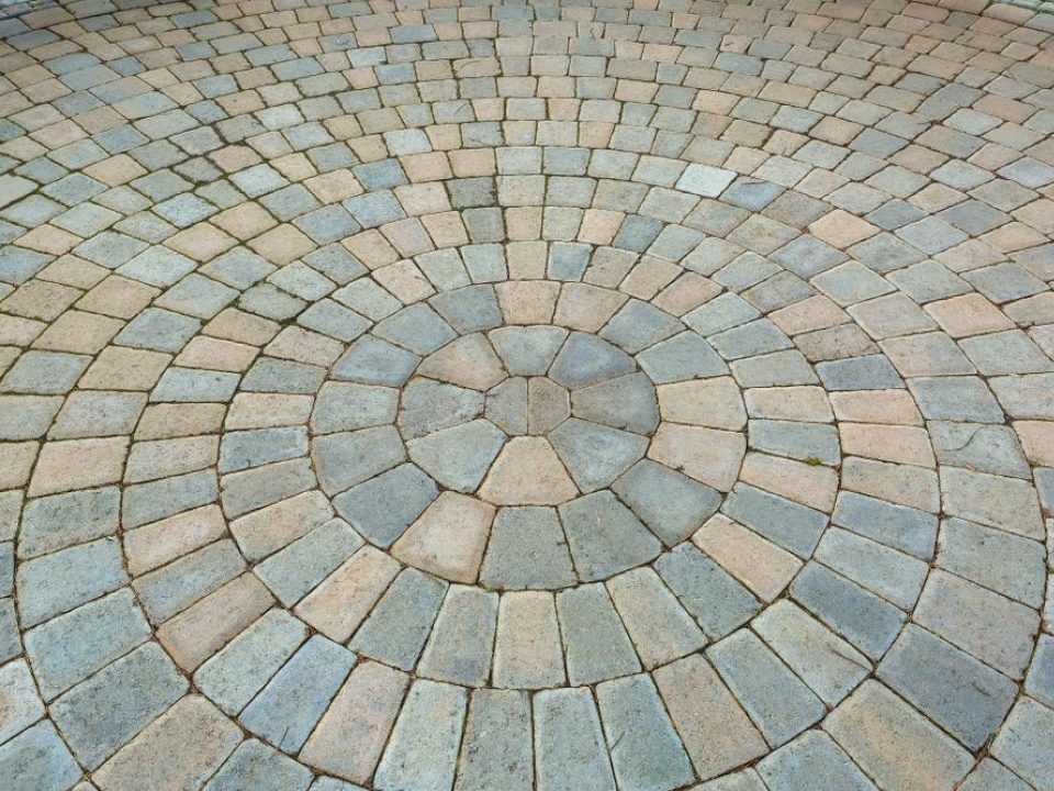 Differences Between Pavers and Concrete Slab